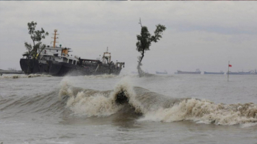 বঙ্গোপসাগরে গভীর নিম্নচাপ, ভারতীয় উপকূল অতিক্রমের পথে