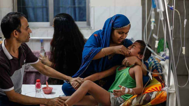 ডেঙ্গু রোগীদের জন্য আর্থিক ঝুঁকি কমছে