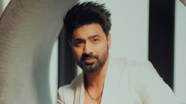 প্রজাপতি ২ নিয়ে ব্যস্ত, বিয়ের প্রশ্নে সরল উত্তর দেবের