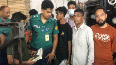 পুরান ঢাকায় ধরা পড়ল এনসিটিবি অনুমোদিত নকল বইয়ের ছাপাখানা