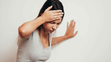 মাথা ঘুরে চোখে অন্ধকার? সতর্ক হোন এখনই মাথা ঘুরে চোখে অন্ধকার? সতর্ক হোন এখনই