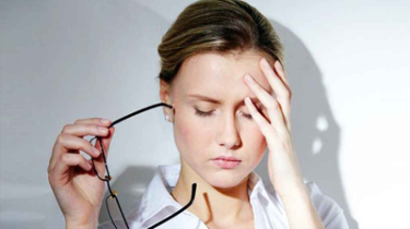 মাইগ্রেনের ব্যথা বাড়াতে পারে যেসব অভ্যাস মাইগ্রেনের ব্যথা বাড়াতে পারে যেসব অভ্যাস