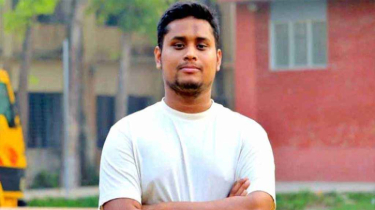 আন্দোলনরত শিক্ষকদের সাথে কথা বললেন হাসনাত