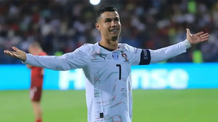 ৪০ বছরে থামেননি রোনালদো, গোল সংখ্যা ৯৪২ ছুঁইছুঁই ৪০ বছরে থামেননি রোনালদো, গোল সংখ্যা ৯৪২ ছুঁইছুঁই