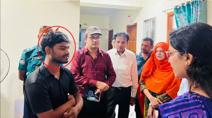 হাসপাতালের অপারেশন থিয়েটারে ‘অষ্টম শ্রেণি পাস’ যুবক! হাসপাতালের অপারেশন থিয়েটারে ‘অষ্টম শ্রেণি পাস’ যুবক!