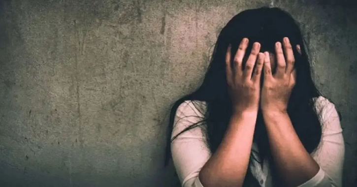 সাত সন্তানের মা ধর্ষণ ও মারধরের শিকার সাত সন্তানের মা ধর্ষণ ও মারধরের শিকার