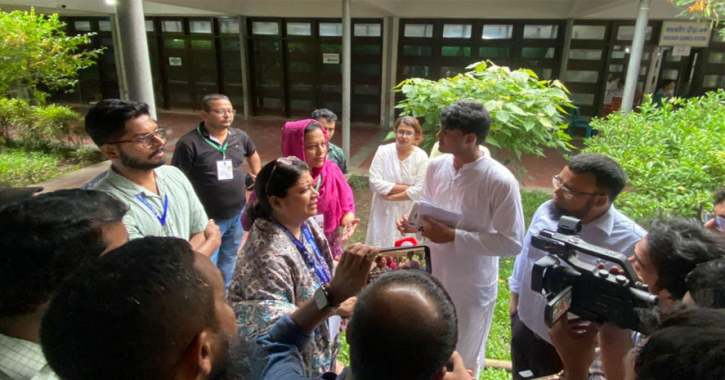 ডাকসু ভোট কেন্দ্রে পূর্বে ক্রস দেওয়ার অভিযোগ, রিটার্নিং কর্মকর্তার জবাব
