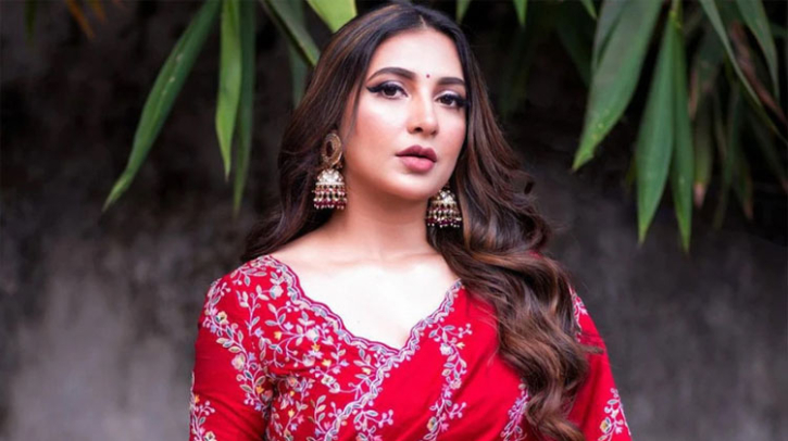 প্রেমিকার ইমেজ ভেঙে একেবারে নতুন রূপে হাজির শুভশ্রী! প্রেমিকার ইমেজ ভেঙে একেবারে নতুন রূপে হাজির শুভশ্রী!