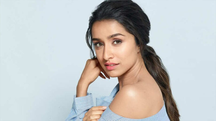 অবশেষে নিজের প্রেমিককে সামনে আনলেন শ্রদ্ধা কাপুর অবশেষে নিজের প্রেমিককে সামনে আনলেন শ্রদ্ধা কাপুর