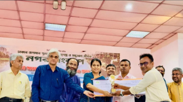 টানা দ্বিতীয়বার ‘বেস্ট আরবান রিপোর্টিং অ্যাওয়ার্ড’ জিতলেন নাজমুল