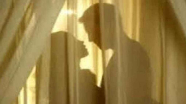 প্রবাসীর স্ত্রীকে বিয়ের প্রলোভনে ধর্ষণের অভিযোগে চিকিৎসক গ্রেপ্তার
