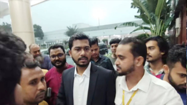 নুর উড়াল দিলেন সিঙ্গাপুরের উদ্দেশে