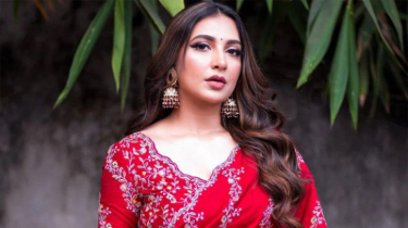 প্রেমিকার ইমেজ ভেঙে একেবারে নতুন রূপে হাজির শুভশ্রী!