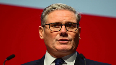 Starmer Brands Farage’s Deportation Proposal “Racist” and WarnsWould “Tear the Country Apart
