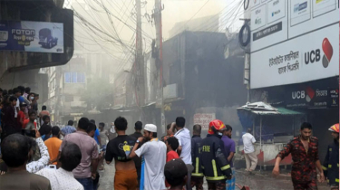 কেমিক্যাল গুদামে ভয়াবহ বিস্ফোরণ, ফায়ার সার্ভিস কর্মীসহ দগ্ধ হয়েছেন ৫ জন