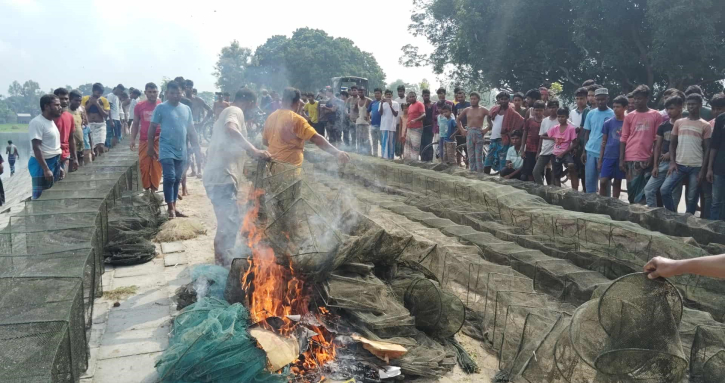 ঠাকুরগাঁওয়ের ভূল্লীবাঁধে ২ লাখ টাকার অবৈধ জাল জব্দ ও ধ্বংস ঠাকুরগাঁওয়ের ভূল্লীবাঁধে ২ লাখ টাকার অবৈধ জাল জব্দ ও ধ্বংস