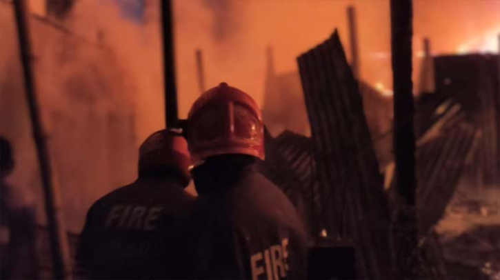Fire at Turag’s Oli Matbar Slum Brought Under Control