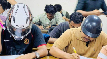 হেলমেট পরে পরীক্ষা জবি শিক্ষার্থীদের