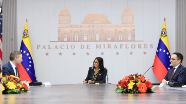 United States Relaxes Sanctions on Venezuelan State Banks in Policy Shift