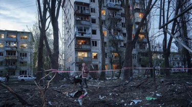 Zelenskyy says Russia “does not deserve” sanctions relief after deadly overnight strikes in Ukr
