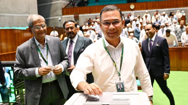 মির্জা ফখরুলকে সঙ্গে নিয়ে রাষ্ট্রপতি নির্বাচনে ভোট দিলেন প্রধানমন্ত্রী তারেক রহমান মির্জা ফখরুলকে সঙ্গে নিয়ে রাষ্ট্রপতি নির্বাচনে ভোট দিলেন প্রধানমন্ত্রী তারেক রহমান