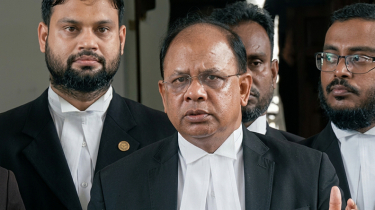 ‘শেখ হাসিনা কোন স্ট্যাটাসে ভারতে আছেন জানে না বাংলাদেশ’