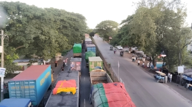 আষাড়িয়ারচর ব্রিজ সংস্কারে ঢাকা-চট্টগ্রাম মহাসড়কে ৫০ কিলোমিটার যানজট আষাড়িয়ারচর ব্রিজ সংস্কারে ঢাকা-চট্টগ্রাম মহাসড়কে ৫০ কিলোমিটার যানজট