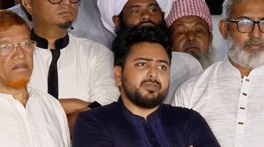 জুলাই সনদ বাস্তবায়নের কথা বলে সরকার উল্টো পথে হাঁটছে: নাহিদ ইসলাম জুলাই সনদ বাস্তবায়নের কথা বলে সরকার উল্টো পথে হাঁটছে: নাহিদ ইসলাম