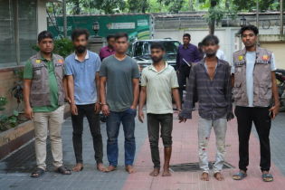 হাতিরঝিলে ডাকাতির প্রস্তুতিকালে ৪ জন গ্রেপ্তার, অস্ত্র-ককটেল উদ্ধার