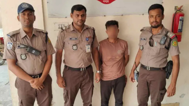 যাত্রাবাড়ীতে পথচারীকে চাপা দিয়ে পালানোর সময় বাসসহ চালক আটক যাত্রাবাড়ীতে পথচারীকে চাপা দিয়ে পালানোর সময় বাসসহ চালক আটক