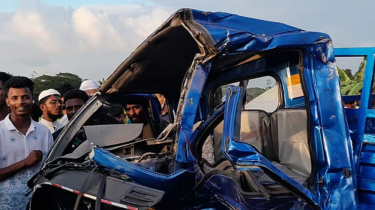 নেত্রকোনায় ট্রাক-পিকআপের মুখোমুখি সংঘর্ষে নিহত ৪