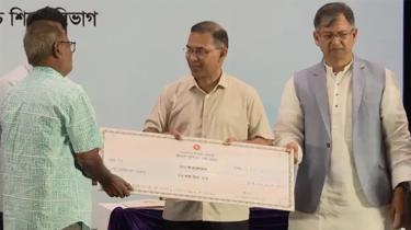 শিক্ষকদের দীর্ঘদিনের ভোগান্তির অবসান, অবসর ও কল্যাণ ট্রাস্টের টাকা বিতরণ শিক্ষকদের দীর্ঘদিনের ভোগান্তির অবসান, অবসর ও কল্যাণ ট্রাস্টের টাকা বিতরণ
