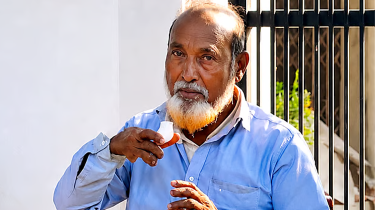 ছেলের বিরুদ্ধে নির্যাতনের অভিযোগ দিতে থানায় গিয়ে বৃদ্ধের মৃত্যু ছেলের বিরুদ্ধে নির্যাতনের অভিযোগ দিতে থানায় গিয়ে বৃদ্ধের মৃত্যু