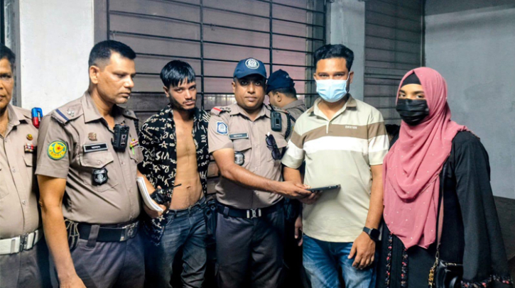 ছিনতাইকারী ধরলেন সার্জেন্ট