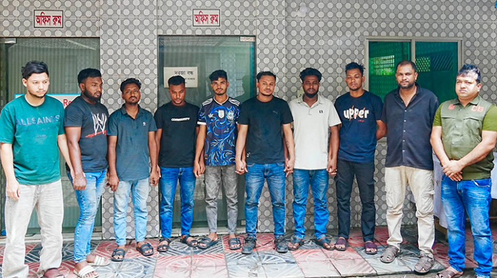 কুমিল্লায় ৬ ভারতীয় মোটরসাইকেলসহ চোরাচালান চক্রের ৯ সদস্য গ্রেপ্তার