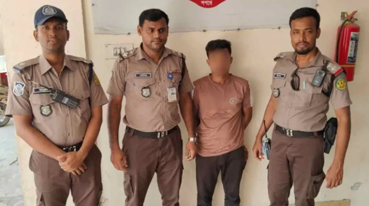 যাত্রাবাড়ীতে পথচারীকে চাপা দিয়ে পালানোর সময় বাসসহ চালক আটক