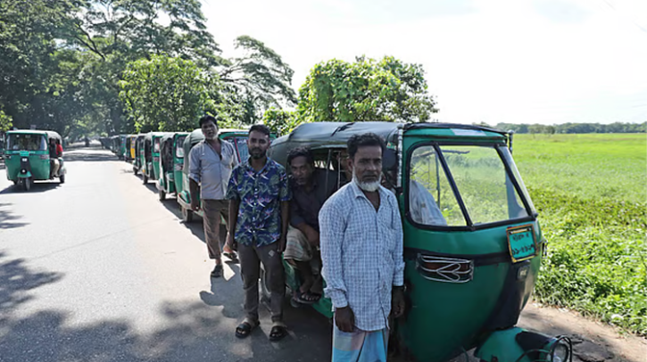 আবারও গ্যাস-সংকটে চট্টগ্রাম, চুলায় আগুন নেই বাসাবাড়িতে; ফিলিং স্টেশনে দীর্ঘ লাইন