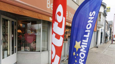 এক গ্রাম থেকেই ২১ বন্ধু জিতলেন লটারি, ৮৪ কোটি টাকা পাবেন প্রত্যেক