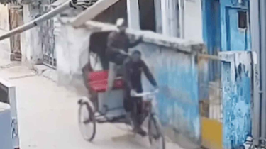 দু’দিনেও জ্ঞান ফেরেনি ছিনতাইয়ের শিকার অটোরিকশাচালক