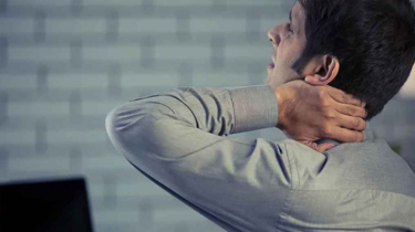 ঘাড়ের পেশি শক্তিশালী করতে কার্যকর ব্যায়াম ঘাড়ের পেশি শক্তিশালী করতে কার্যকর ব্যায়াম