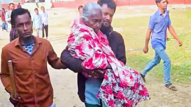 ১২০ বছর বয়সেও ভোট দেওয়ার তৃপ্তি হাসিতে ফুটেছে তৈয়বজানের মুখে