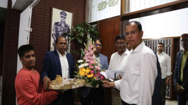 ঐতিহাসিক জয়ের পর তারেক রহমানকে ফুল ও মিষ্টি পাঠিয়েছেন মমতা বন্দ্যোপাধ্যায় ঐতিহাসিক জয়ের পর তারেক রহমানকে ফুল ও মিষ্টি পাঠিয়েছেন মমতা বন্দ্যোপাধ্যায়