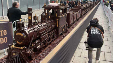 চকলেটের ট্রেন বানিয়ে বিশ্বরেকর্ড