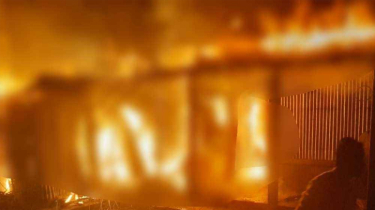 রান্নাঘরের আগুনে নিঃস্ব ৩ পরিবার, সবকিছু পুড়ে ছাই