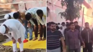 ভারতে লখনৌ বিশ্ববিদ্যালয়ে মুসলিম সহপাঠীদের নামাজের সময় পাহারা দিচ্ছে হিন্দু শিক্ষার্থীরা