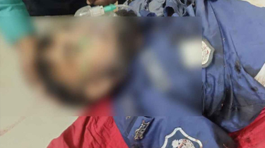 জয়দেবপুরে চলন্ত ট্রেনে ধাক্কা, পুলিশ কর্মকর্তা আহত