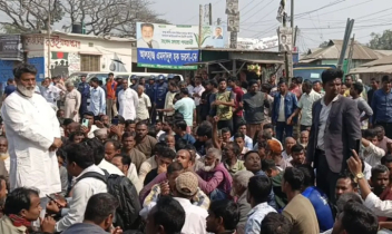 রংপুর-৪ আসনের ভোট পুনরায় গণনার দাবিতে সড়ক অবরোধ