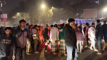 কারওয়ান বাজার মোড়ে বিক্ষোভ ও অবরোধ