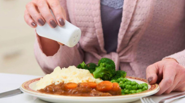 অতিরিক্ত লবণ যাদের জন্য ক্ষতিকর হতে পারে