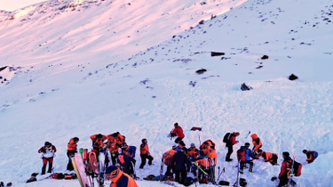 Eight Killed in Austrian Alps Avalanches as Rescuers Urge Skiers to Heed Warnings